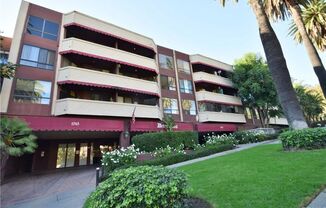 Beautiful Home  In Desirable Hollywood Area!