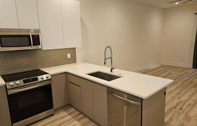 1 bed, 1 bath, $1,695, Unit Unit 107