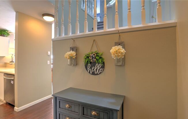 2bd/2.5ba Kenmore Townhome