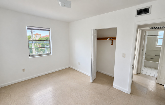 2 beds, 1 bath, 550 sqft, $1,659, Unit 275/322