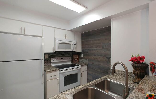 2 beds, 2 baths, 950 sqft, $2,750, Unit 106