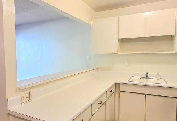 1 bed, 1 bath, 800 sqft, $1,495, Unit 2ND AVE 10