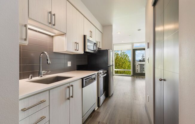 Studio, 1 bath, 322 sqft, $1,290, Unit 410