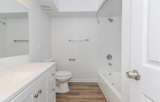 2 beds, 1.5 baths, 820 sqft, $999
