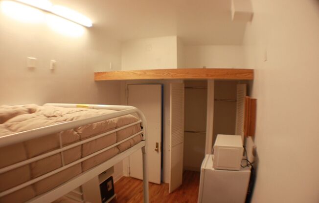 1 bed, 1 bath, 90 sqft, $1,195, Unit 14 - 3D