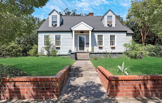 Charming bungalow downtown