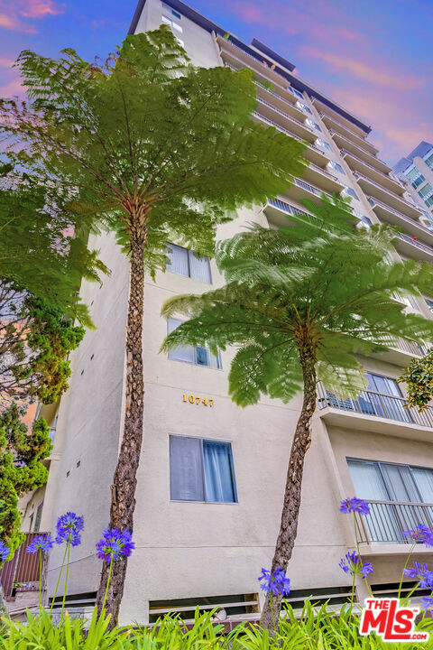 2 beds, 1.5 baths, 1,006 sqft, $3,995, Unit 708