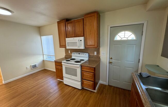 2 beds, 1 bath, $2,200