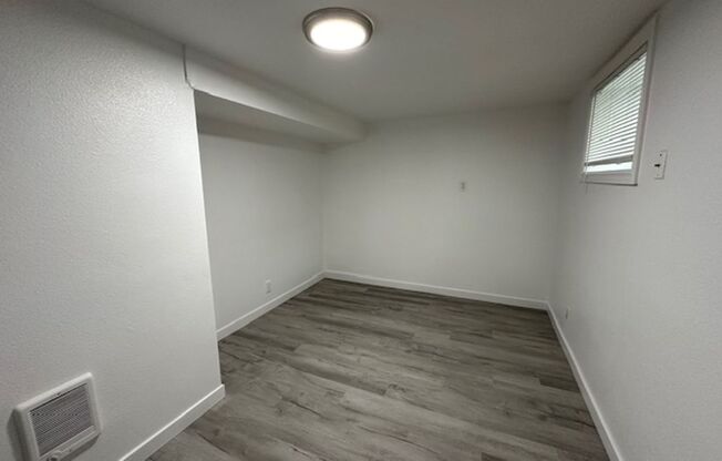 1 bed, 1 bath, $1,100, Unit 6th 230 - 5