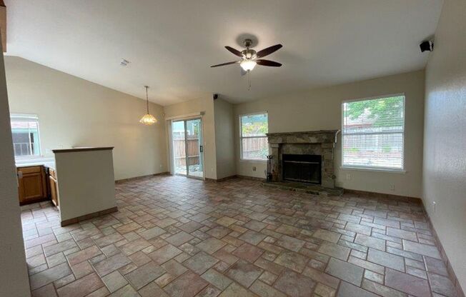 Great 3 Bedroom With Tons of Amenities