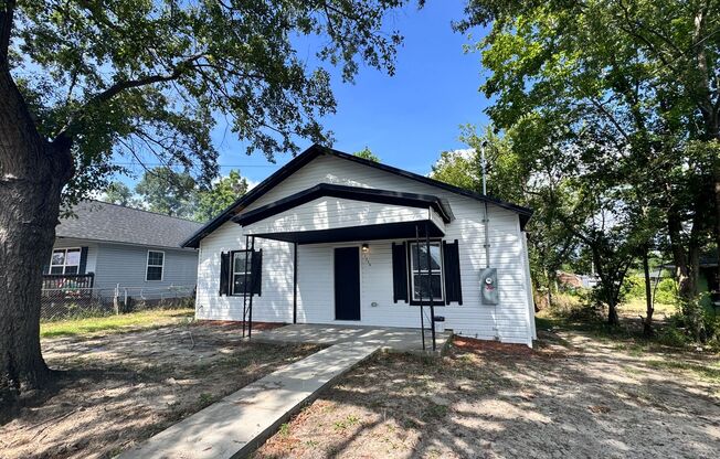 1224 13th Ave - 2 bedrooms - 1 1/2 baths