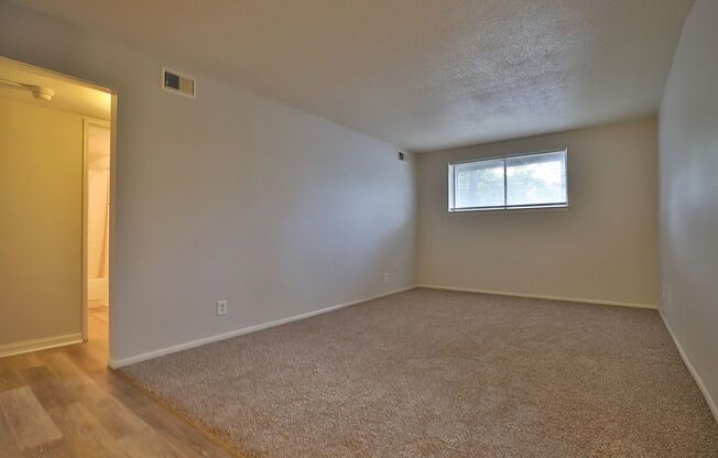 2 beds, 1.5 baths, 920 sqft, $925, Unit 1420 West Glen Avenue Apt 305