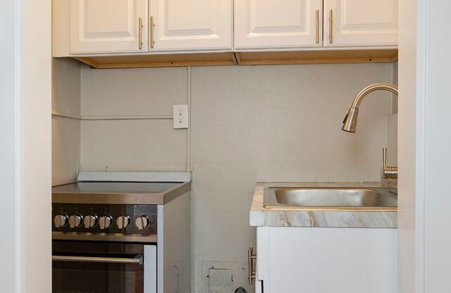 Studio, 1 bath, 282 sqft, $1,225, Unit Mayfair - 37