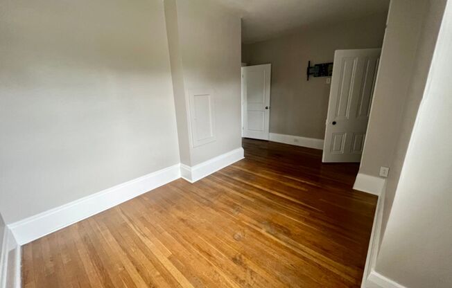 1 bed, 1 bath, $895, Unit 2L