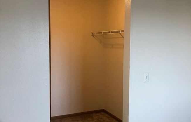 2 beds, 1 bath, 900 sqft, $899