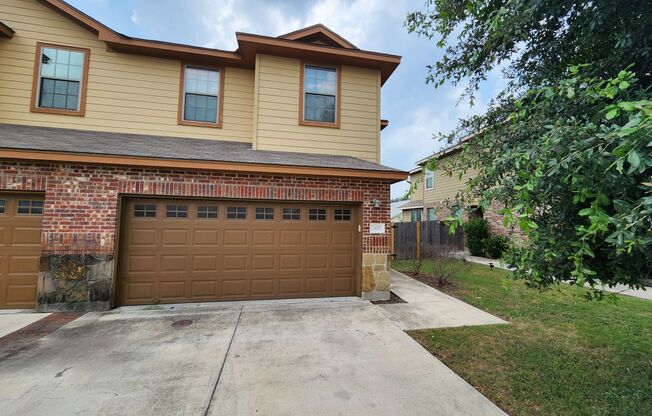 3/2.5/2  Off HWY 46/ Close to IH 35 /  Fenced in Backyard / Wood-Like Tile Flooring & Carpet Mix /CISD