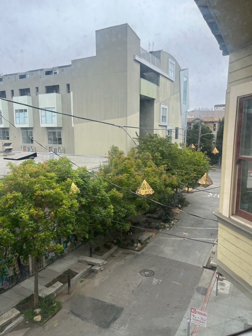 Great Hayes Valley Location and Plenty of Charm**Washer/Dryer**Patio**