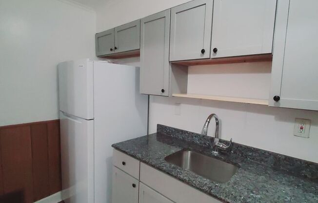 2 Bedroom 1.5 Bath located near Bayview