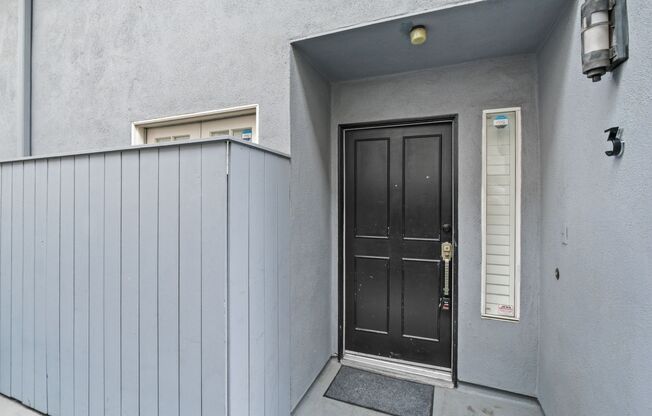 Modern 2-Bedroom Home in Prime West Hollywood