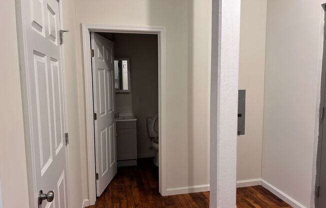 Studio, 1 bath, 450 sqft, $1,450, Unit 305