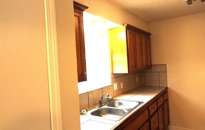 2 beds, 1 bath, 950 sqft, $895, Unit 118