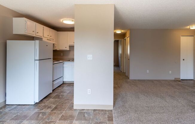 2 beds, 1 bath, 735 sqft, $1,645, Unit 05
