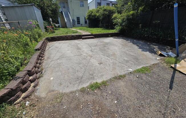 126 S LAUREL ST