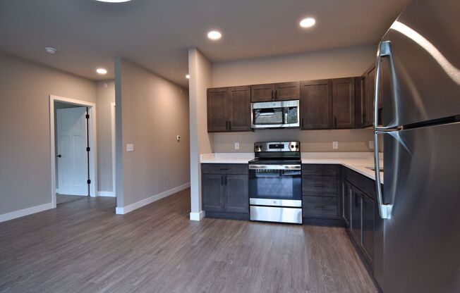 2 beds, 2 baths, 956 sqft, $1,925, Unit 2644-211