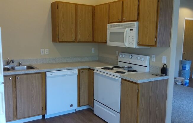 2 beds, 1 bath, 750 sqft, $1,375, Unit Bluff-7