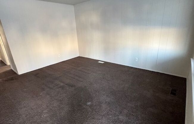 3 beds, 1 bath, $845