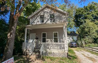 Akron Comfort: Elevate Your Living Experience in Our Premier 4-Bedroom Single-Family house.