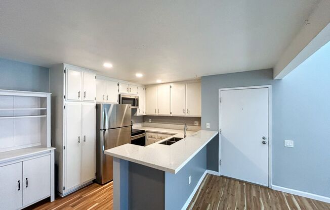 Beautiful 3BD/2BA W/ Reserved Parking and A/C in Allied Gardens!