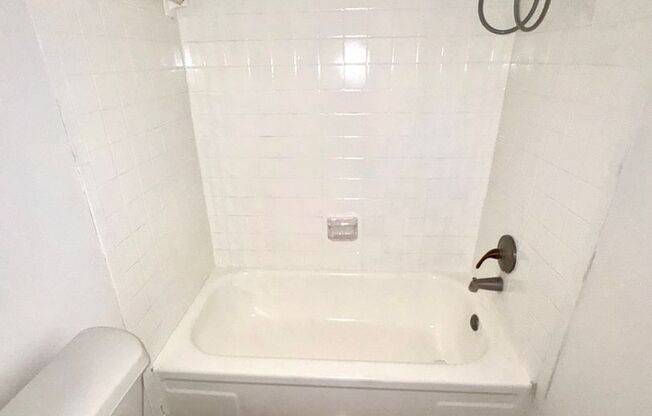 3 beds, 2 baths, 1,205 sqft, $2,075, Unit 150