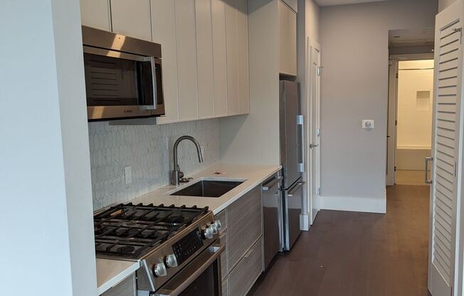 2 beds, 1 bath, $3,200, Unit 308