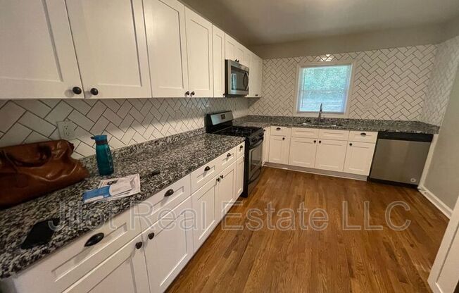 214 NAPOLEON DR SW