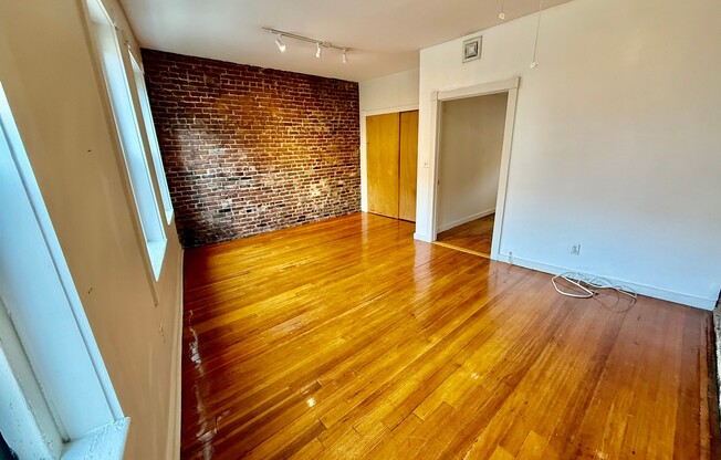 13 Charter St.