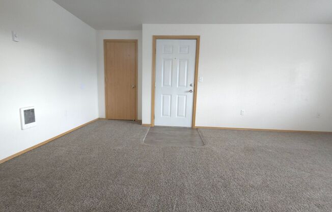 2 beds, 1 bath, 875 sqft, $1,295, Unit 127-55