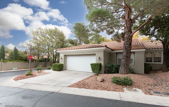 Single story Summerlin townhome with two master bedrooms