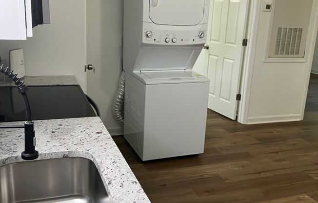 Newly renovated End Unit Apartment in Nashville