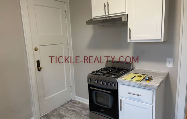 Studio, 1 bath, $850, Unit S23