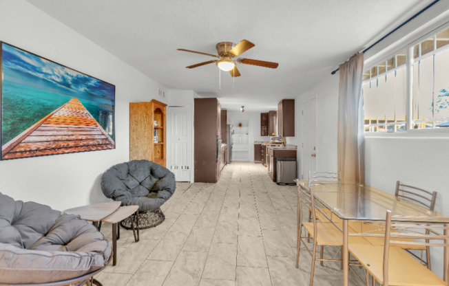 1908 E LYNNE LN