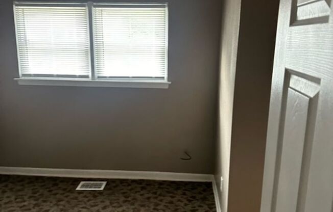 2 beds, 1 bath, $1,100