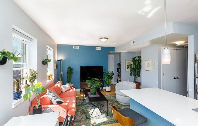 CoHi - Spacious One Bed Condo