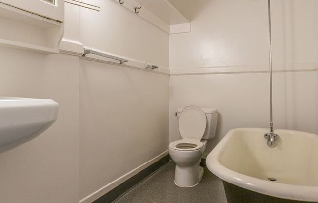 Studio, 1 bath, 375 sqft, $925, Unit 110
