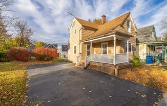 2 Bedroom 1 Bath South Wedge, 1st floor laundry, close to SJF, URMC, U of R