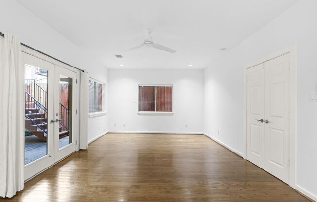 Spacious 3-Bedroom, 3-Bathroom Modern Townhome – No Carpet, Stainless Steel Appliances, and Outdoor Living
