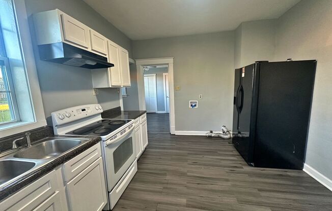 3 beds, 1 bath, $1,100