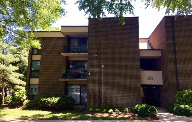 An Efficiency Apartment on the Third Floor of the Americana Finnmark in Silver Spring RIGHT NEXT TO FOREST GLEN METRO