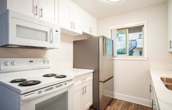 1 bed, 1 bath, 574 sqft, $2,100, Unit 13