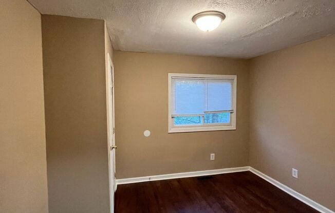 3 beds, 1 bath, $995